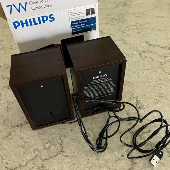 Philips Wood Finish 7W Clear Sound Multimedia Speakers - Picture 3 of 4